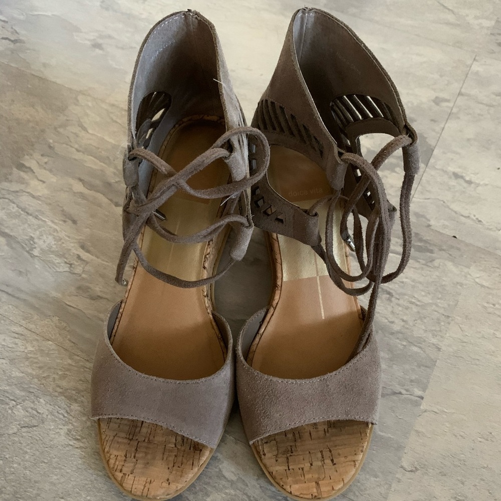 Excellent condition! Dolce Vita Layce wedges